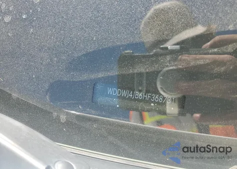 2017 Mercedes-Benz C 300 z USA, uszkodzony, nr VIN WDDWJ4JB6HF368731